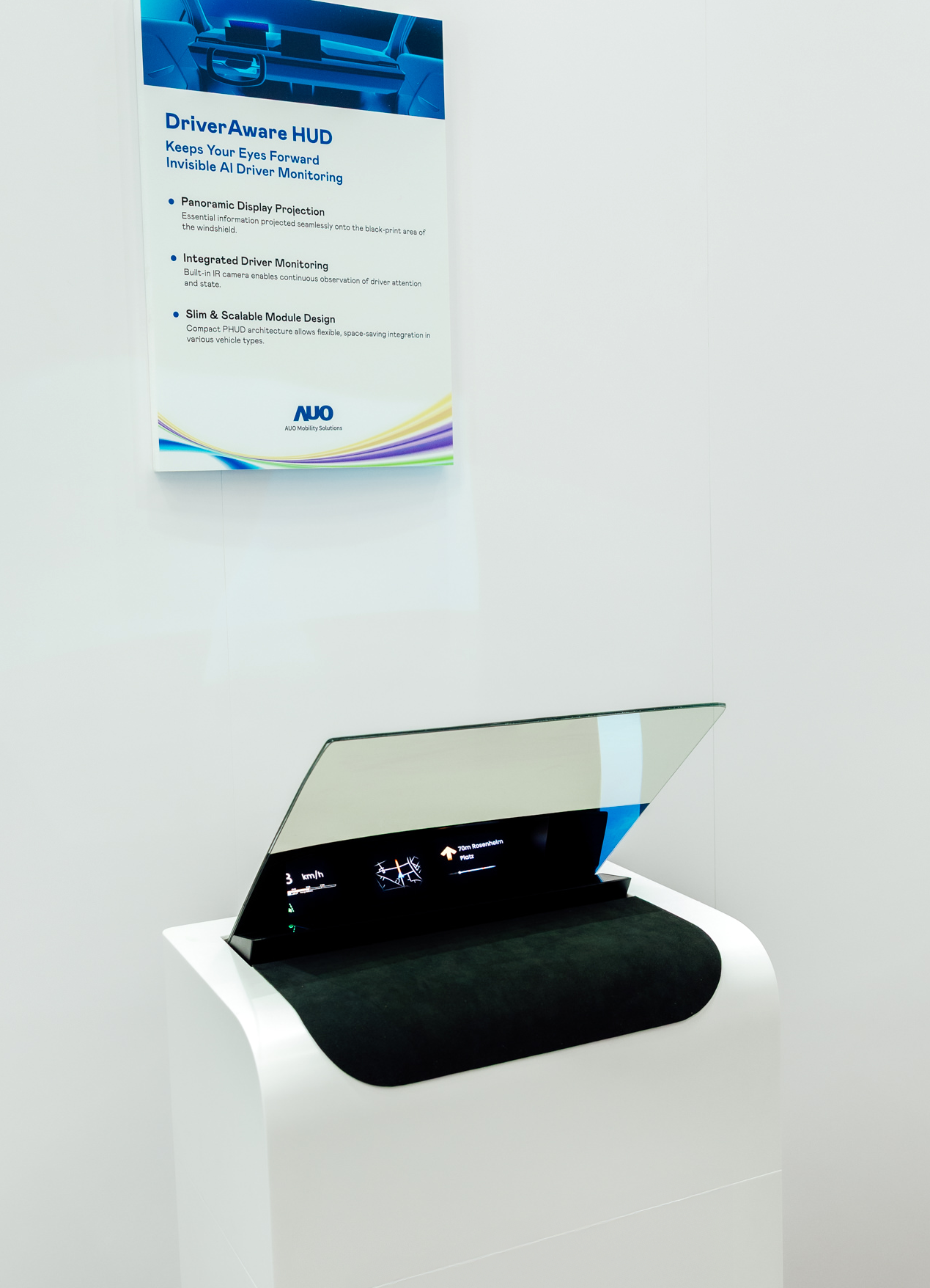 DriverAware HUD结合抬头显示器与隐藏式红外线摄影机，将车速、导航及警示讯息投影于挡风玻璃上，完美对齐驾驶目不离路的视线，同时，透过AI 监控驾驶注意力以提升安全性。